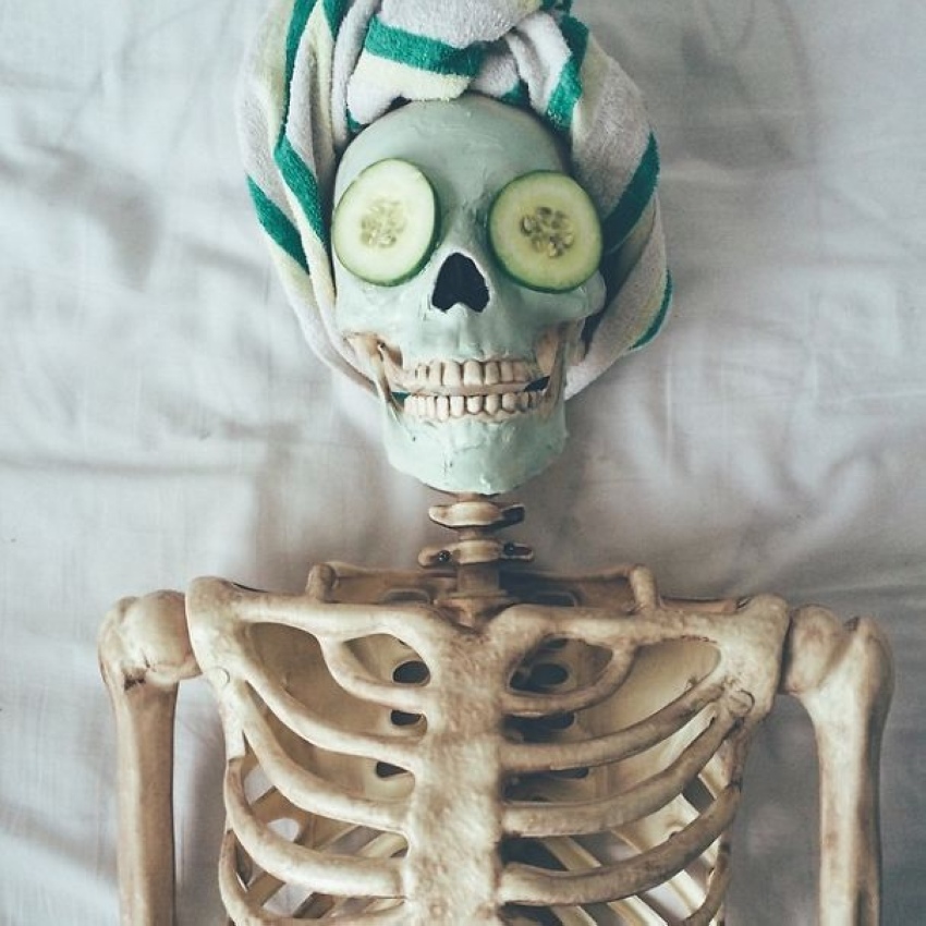 Дажу у скелета есть свой instagram